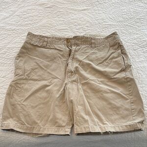 Chaps Men's Beige Flat Front Shorts - 36